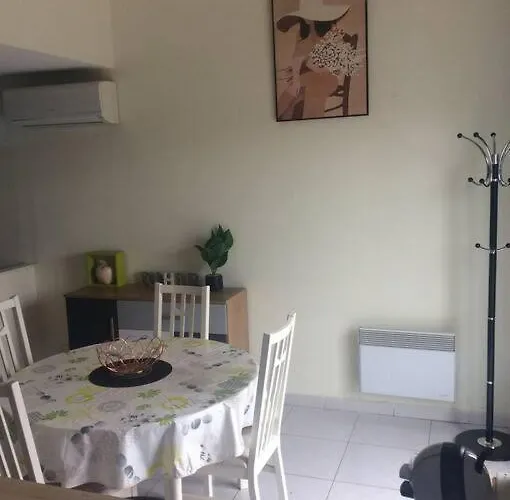 Jolie Petite Climatisée Proche De La
